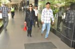 Gauri Khan snapped at international airport on 25th Sept 2012 (8).JPG